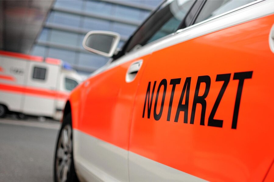 Neujahrsnacht im Vogtland: Notarzt muss 61 Mal ausrücken - Der Notarzt musste im Vogtland in der Neujahrsnacht zu 61 Einsätzen fahren.