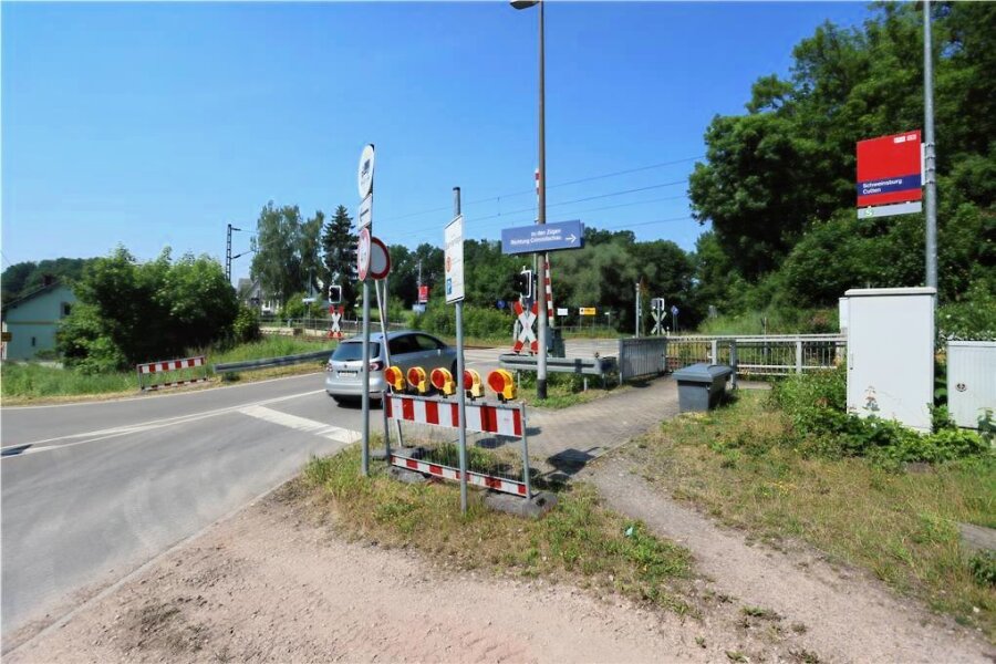 Neukirchen: Bahnübergang in Culten ist gesperrt - Der Bahnübergang Schweinsburg-Culten ist ab Samstag gesperrt. Kraftfahrer müssen Umleitungen in Kauf nehmen. 