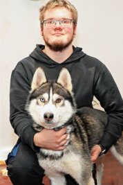 Neukirchen: Wo ist Alaska - Familie sucht weiter ihren Hund - Mikhail Vetrov und Husky Nord hoffen, dass Alaska lebt.