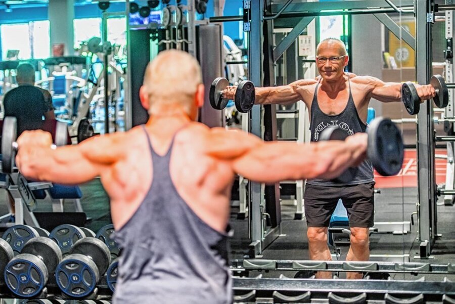 Im Paramount-Fitnessstudio im Vita-Center Chemnitz trainiert Jens Berthold aus Neukirchen für den größten Bodybuilding-Wettkampf der Welt, der im November in Las Vegas ausgetragen wird. 