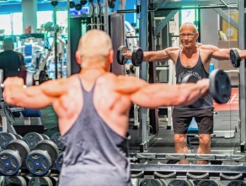 Neukirchener Bodybuilder auf dem Weg zu "Mr. Olympia" - Im Paramount-Fitnessstudio im Vita-Center Chemnitz trainiert Jens Berthold aus Neukirchen für den größten Bodybuilding-Wettkampf der Welt, der im November in Las Vegas ausgetragen wird. 