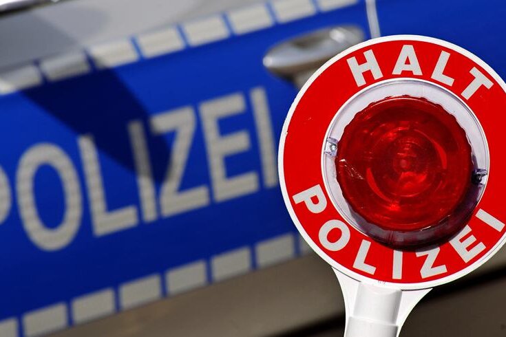 Neumark: Polizei stellt zwei Einbrecher - 