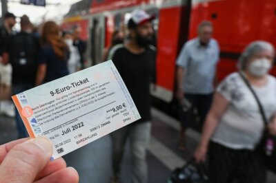 Neun-Euro-Ticket: Erzgebirger ziehen Bilanz - Nur noch reichlich eine Woche ist das günstige Neun-Euro-Ticket gültig. Am 31. August können Bus und Bahn im gesamten Bundesgebiet damit zum vorerst letzten Mal preiswert genutzt werden.