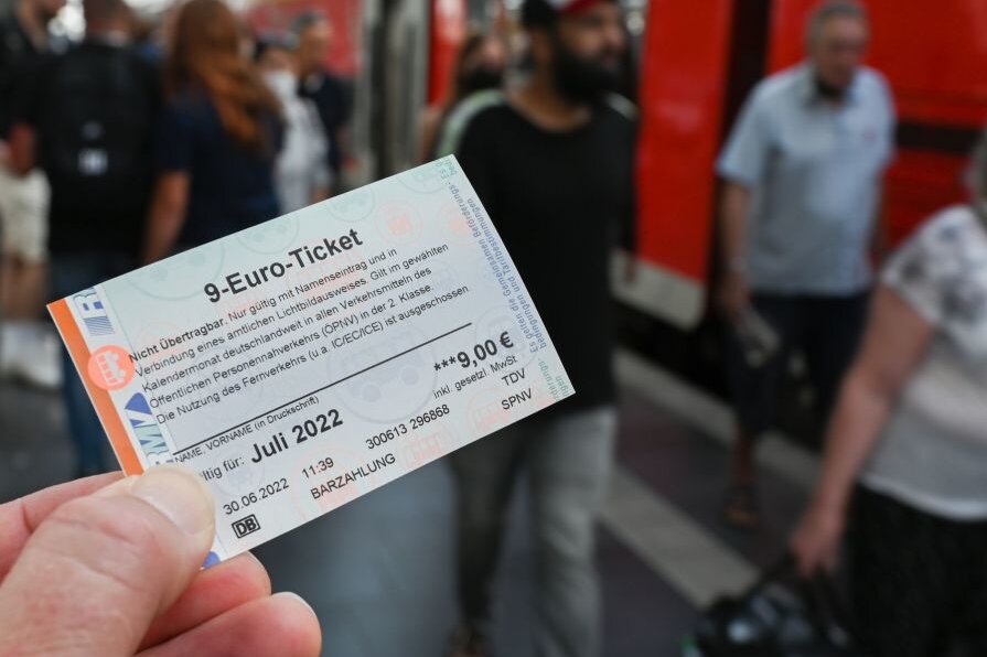 Nur noch reichlich eine Woche ist das günstige Neun-Euro-Ticket gültig. Am 31. August können Bus und Bahn im gesamten Bundesgebiet damit zum vorerst letzten Mal preiswert genutzt werden.