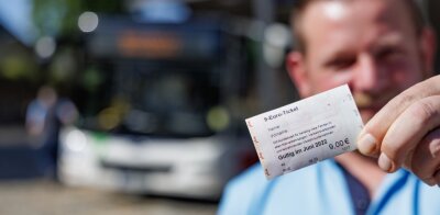Neun-Euro-Ticket gefragt: Reicht das Bus- und Bahnangebot? - Ab Mittwoch gilt das neue Neun-Euro-Ticket auch in den Bussen der Regionalverkehr Erzgebirge GmbH. 