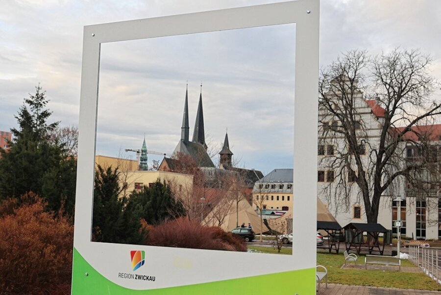 Neun Orte in Region Zwickau warten auf Riesenbilderrahmen - Der im Juli medienwirksam eingeweihte Fotopunkt im Muldeparadies in Zwickau ist bisher der einzige im Landkreis geblieben. Dabei haben bereits neun weitere Orte Bedarf angemeldet. 