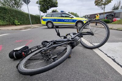 Neunjähriger Radfahrer bei Unfall in Oberlungwitz verletzt - Der Radfahrer war mit einem Pkw zusammengestoßen.