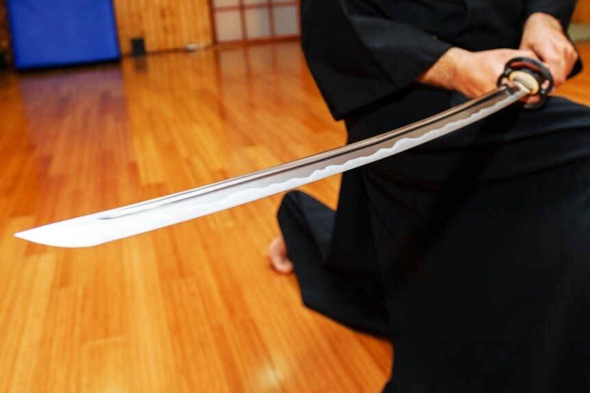 Neuplanitzer Schwertangreifer - Was es mit der Waffe auf sich hat - Das Langschwert Katana wurde ab Ende des 15. Jahrhunderts traditionell von japanischen Samurai verwendet. Die Herstellung eines handgeschmiedeten Schwerts dauert mehrere Tage bis Wochen. 