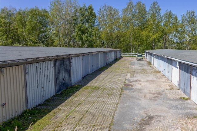 Neuregelung Garagen-Verträge: Stadtrat Auerbach erteilt Bürgerinitiative eine Abfuhr - Der Garagenkomplex am Friedensring.