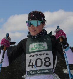 Neuschnee sorgt für Loipen-Kosmetik - Charlotte Böhme vom SV Stützengrün war über 26 Kilometer klassisch bei den Frauen die Schnellste. 