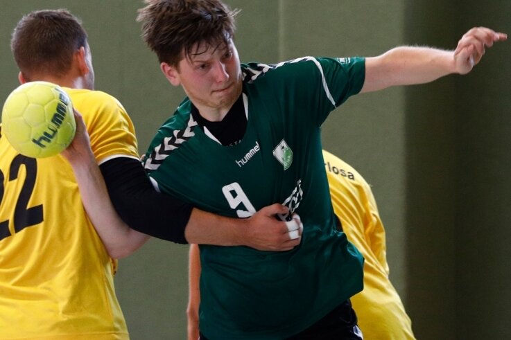 Neustart bei Grünaer Handballern - Niclas Mertins bringt als Spielmacher des HV Grüna ein gutes Durchsetzungsvermögen und Übersicht mit. 