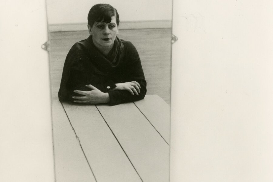 Neustart mit Bauhaus: Galerie Weise in Chemnitz an neuem Ort - "Selbstporträt mit Kugeln" von Florence Henri aus dem Jahr 1928.