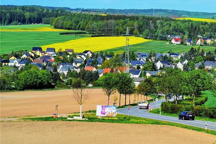 Neuwürschnitz feiert seinen 600. Geburtstag ein Jahr später - Blick auf einen Teil von Neuwürschnitz, seit 1999 ein Ortsteil von Oelsnitz. Hier leben heute rund 2500 Einwohner. 