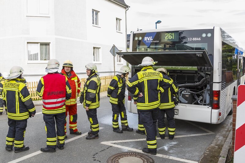Neuwürschnitz: Linienbus fängt Feuer - 