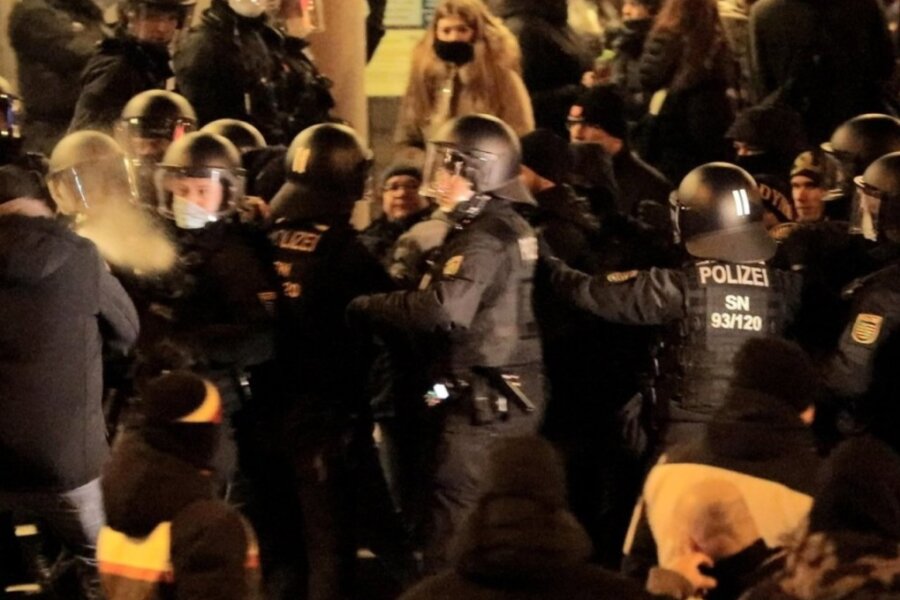 Newsblog Corona: Ausschreitungen bei Protesten in Bautzen - 