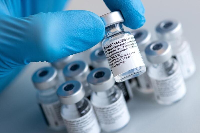            Die Impfungen gegen Covid-19 sind in Deutschland flächendeckend angelaufen - unter anderem mit dem Impfstoff der Hersteller Biontech und Pfizer.