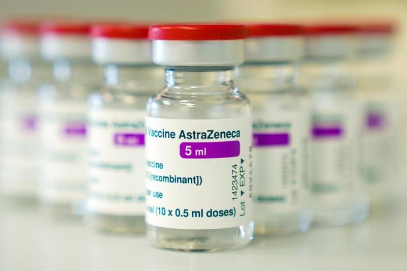            Ampullen mit dem Covid-19 Impfstoff des schwedisch-britischen Pharmakonzerns Astrazeneca.