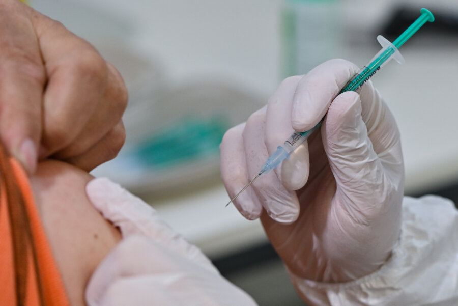 Newsblog Corona: Experten empfehlen Impfung für Genesene in jedem Fall - 