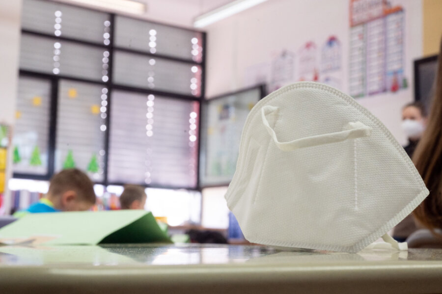 Newsblog Corona: In zwei Bundesländern greifen Lockerungen bei der Maskenpflicht an Schulen - 