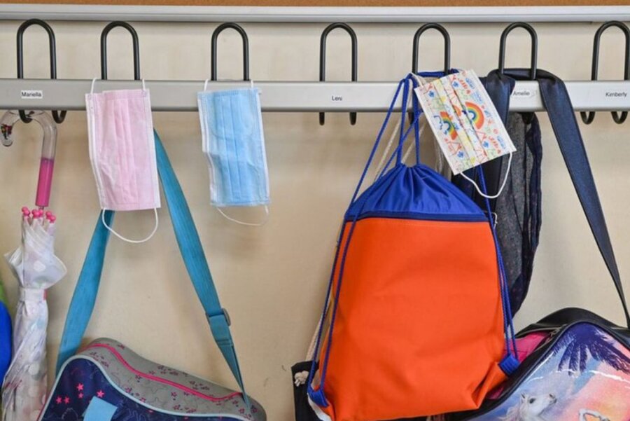 Newsblog Corona: Lehrerverband warnt vor Abschaffung der Maskenpflicht an Schulen - 