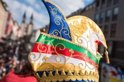 Newsblog Corona: Trotz Rekord-Inzidenz Karnevalsauftakt in Köln und Düsseldorf - 