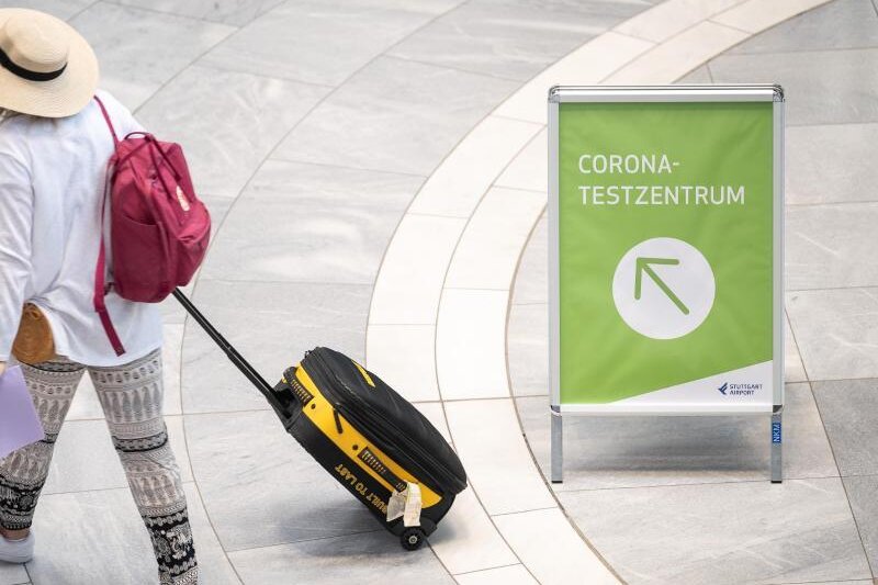            An den Flughäfen und Bahnhöfen in Deutschland können sich Reiserückkehrer auf Corona testen lassen.