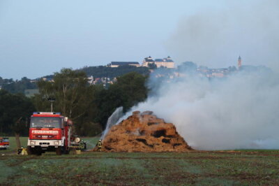 Newsletter: Das war diese Woche los in Mittelsachsen - 1500 brennende Strohballen haben die Feuerwehr beschäftigt. 