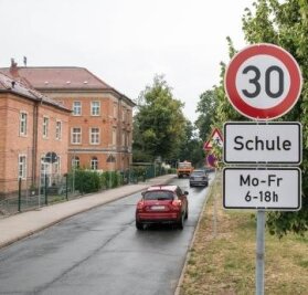 Newsletter: Das war diese Woche los in Mittelsachsen - Forderung teilweise erfüllt: An der Peniger Erich-Kästner-Grundschule wurde eine Geschwindigkeitsbegrenzung durchgesetzt. Die Elterninitiative fordert dort zudem einen Fußgängerüberweg. 