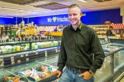 Newsletter: Das war diese Woche los in Mittelsachsen - Christian Gabriel, hier in seinem Edeka-Markt in Flöha, übernimmt zum Jahreswechsel die beiden Edeka-Märkte in Oederan und Eppendorf. Er führt dann vier Märkte in der Region. 