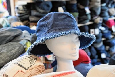 Nicht nur fürs Hutfestival: Zehn Tipps für Hutträger und solche, die es werden wollen - Fischerhüte oder auch Bucket-Hats genannt sieht man in diesem Sommer auf vielen Köpfen. 