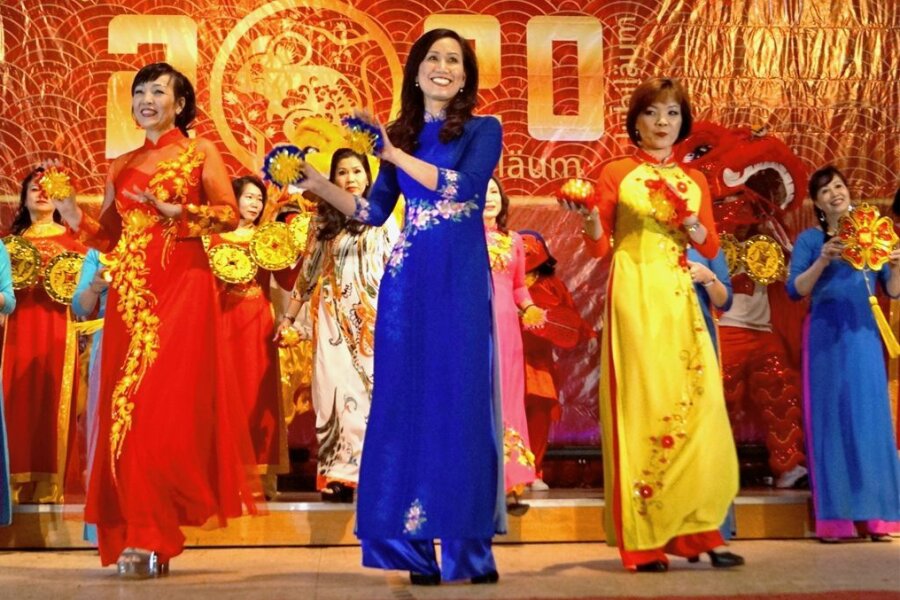 Nicht nur Vietnamesen freuen sich auf Tet-Fest in Wilkau-Haßlau - Am Sonnabend sind in der Muldentalhalle Wilkau-Haßlau wieder vietnamesische Tänze und Lieder, dargeboten in traditionellen Trachten, zu erleben. 