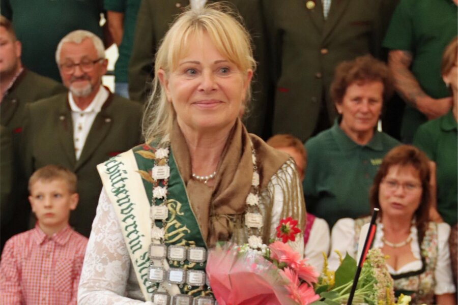 Niederalbertsdorf hat eine Schützenkönigin - Monika Buchwald heißt die neue Niederalbertsdorfer Schützenkönigin.
