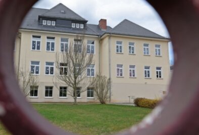 Niederlungwitzer Schüler müssen nach Gesau ausweichen - Die Schule in Niederlungwitz steht vor der Sanierung.