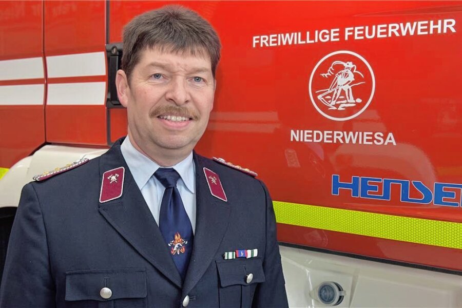 Niederwiesa: Junge Leute zieht es zur Feuerwehr - Ralf Reinhardt ist seit zwölf Jahren Wehrleiter der Feuerwehr Niederwiesa. 