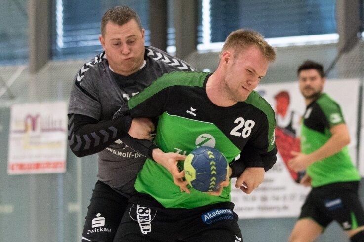 Niederwiesaer läuten Neustart ein - Die Niederwiesaer Handballer um Nils Helke (M.) kämpfen in der kommenden Saison eine Liga tiefer um Punkte. 