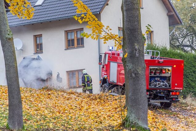 Niederzwönitz: Eine Verletzte bei Brand in Heizungskeller - 