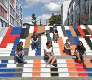 "Nimm Platz" geht in die nächste Runde - Die bunte Treppe an der Augustusburger Straße war ein "Nimm Platz"-Projekt. Jetzt läuft eine neue Ausschreibung. 