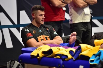 Niners Chemnitz verlieren nach Verletzungsschock gegen Bayreuth - Frustriert: Niners-Spieler Filip Stanic verletzte sich im Spiel.