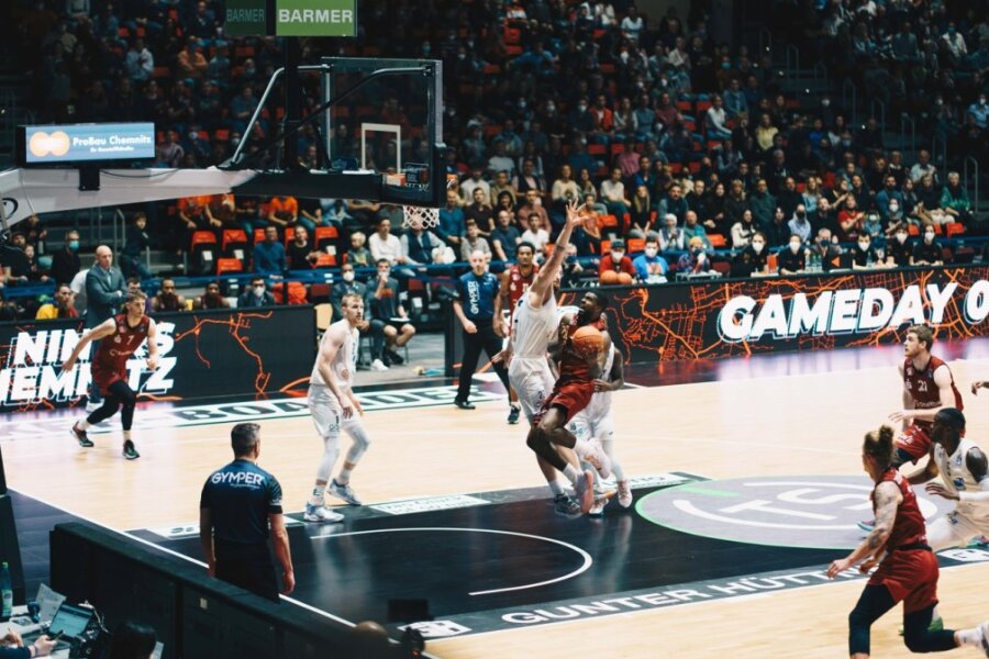 Niners siegen in Basketball-Krimi
