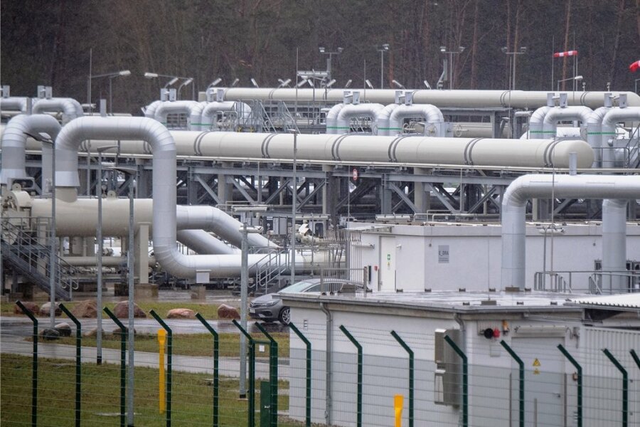 Nord Stream 2 liegt auf Eis - Blick auf die Gasempfangsstation der Ostsee-Pipeline Nord Stream 2. Nach Russlands Anerkennung der abtrünnigen Gebiete der Ostukraine hat die Bundesregierung des Genehmigungsverfahren gestoppt. 