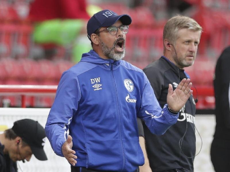 «Not»-Trainer Wagner: Turbulenzen in Führung kein Alibi -  
          Konnte mit dem FC Schalke gegen Union Berlin nicht überzeugen: Trainer David Wagner gibt Anweisungen während des Spiels.