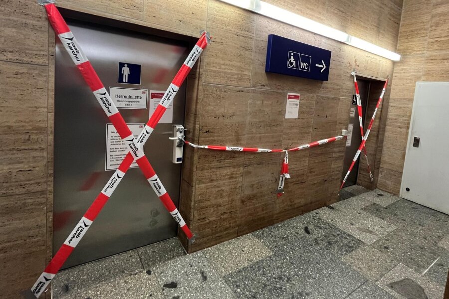 Notdurft-Notstand am Oberen Bahnhof in Plauen: Warum alle Toiletten seit Wochen gesperrt sind - Alle Toiletten des Oberen Bahnhofs in Plauen sind seit 18. März gesperrt.