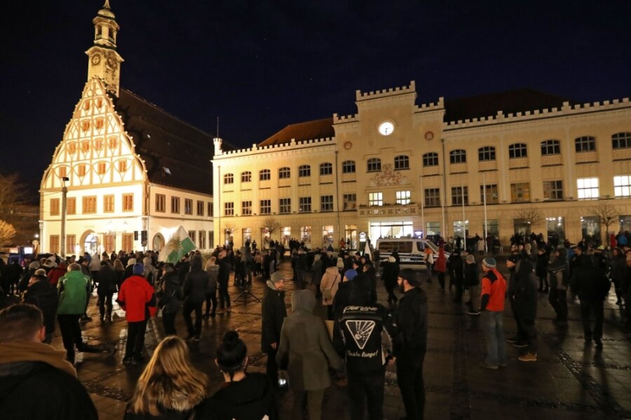 Bei Kundgebungen gegen die Corona-Politik des Bundes hatten sich im Winter in Zwickau jeden Montag um die1000 Teilnehmer und mehr auf dem Hauptmarkt versammelt. 