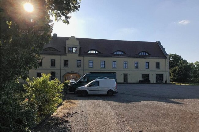 Nun offiziell: "Königreich Deutschland" nimmt Kanzleilehngut in Halsbrücke ein - Das Kanzleilehngut Halsbrücke, ein vormals bio-zertifizierter Landwirtschaftsbetrieb, ist verkauft. 
