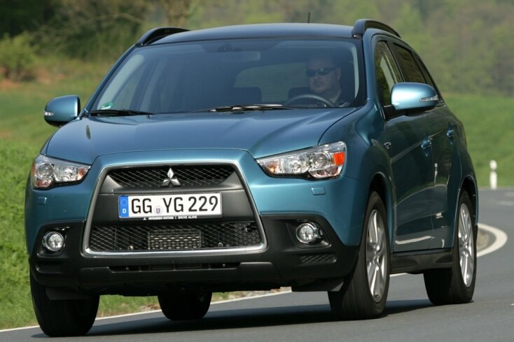 
              <p class="artikelinhalt">Ein bisschen Van, ein bisschen Kompaktwagen: Als "Crossover" bezeichnet Mitsubishi seinen ASX.</p>
            