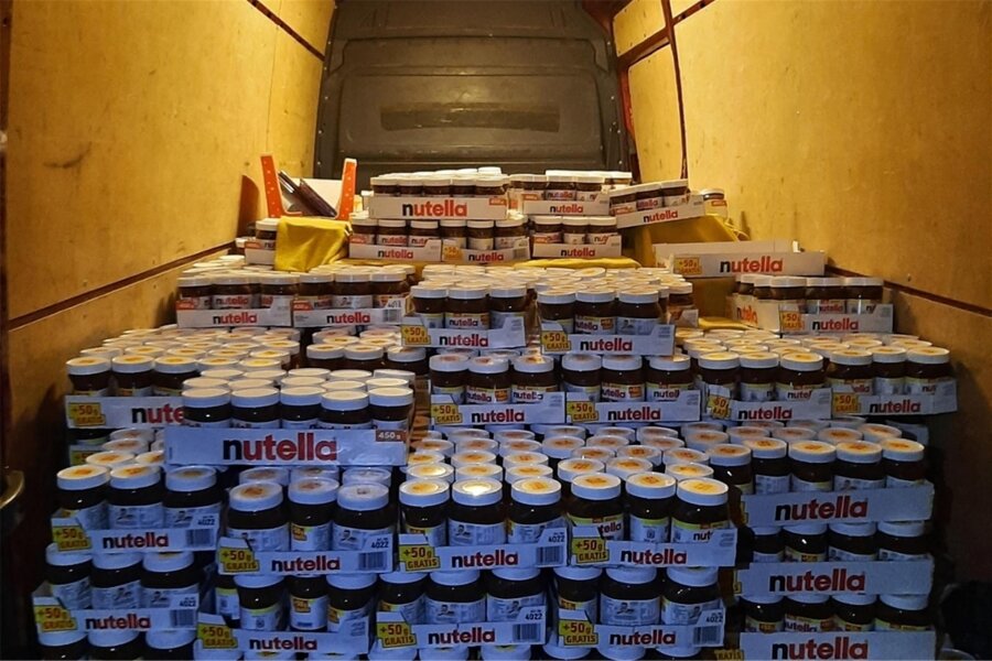 Nutella-Transporter mit deutlichem Übergewicht auf A 4 bei Crimmitschau aus dem Verkehr gezogen - Der Transporter hatte 3,2 Tonnen zu viel Nuss-Nougat-Creme geladen.