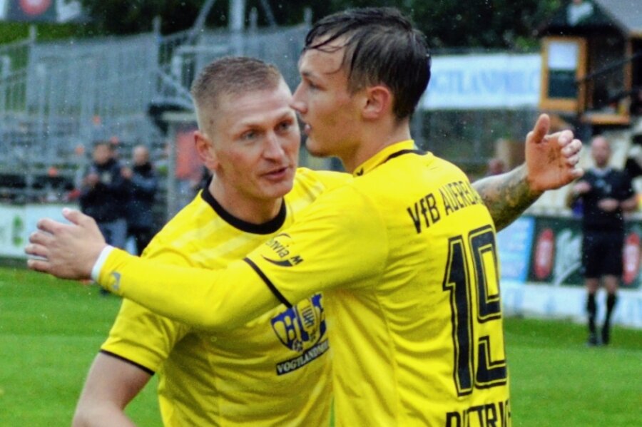 Nutzt der VfB die Favoritenrolle? - Marc-Philipp Zimmermann (links) und Jonas Dittrich erzielten die beiden ersten Tore beim Auerbacher 3:1-Sieg gegen Wacker Nordhausen.