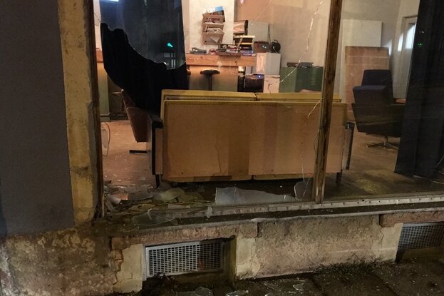 OAZ ermittelt nach Anschlag auf Chemnitzer Bar Lokomov - Die Chemnitzer Bar Lokomov wurde in der Nacht zu Dienstag erneut Ziel von einem Anschlag.