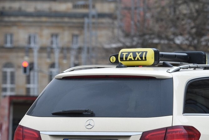 In Chemnitz gibt es etwa 65 Taxiunternehmen mit zusammen rund 180 Fahrzeugen. Doch nicht immer sind alle auch im Einsatz. 