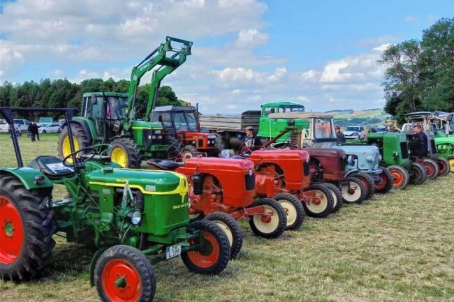 Ob Traktortreffen, Wettkrähen oder Highland Games: Vier Ausflugstipps für Pfingsten im Raum Stollberg - Zum dem Traktoren-Treffen sind Besitzer von Oldtimern jeder Art eingeladen - von Traktoren und anderen Fahrzeugen der Landwirtschaft-, mit ihren Mobilen zu kommen. 
